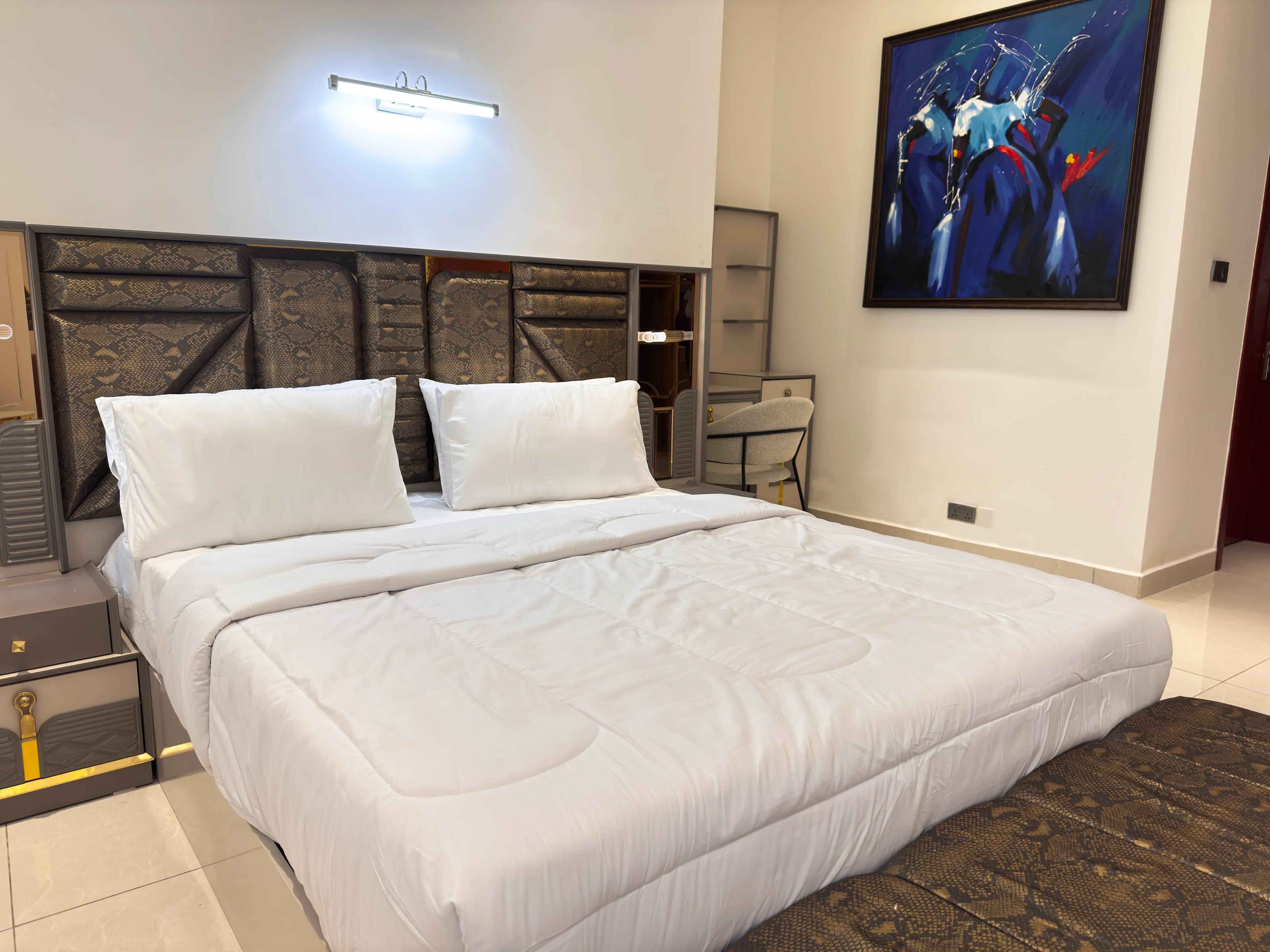 Upper Suite 1 image 2